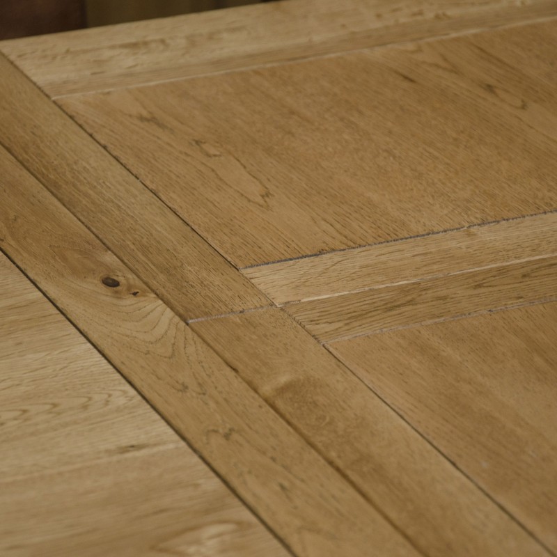 Deluxe Oak Small Extending Butterfly Dining Table