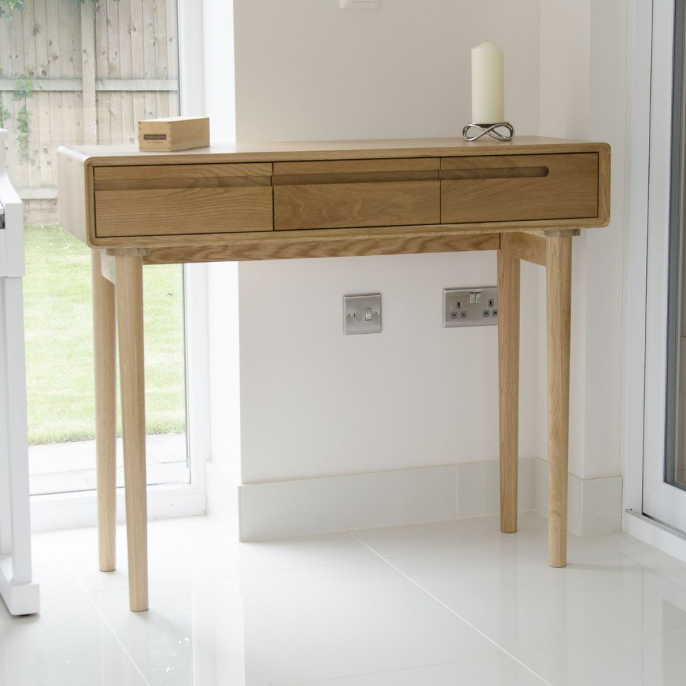 Scandic Oak Hall Table
