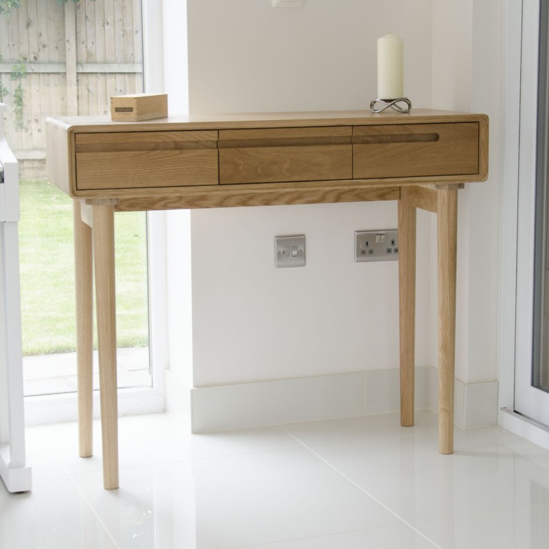 Scandic Oak Hall Table